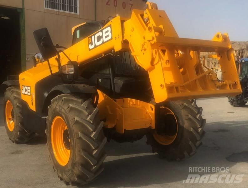 JCB 531-70 معدات مناولة لأغراض الزراعة