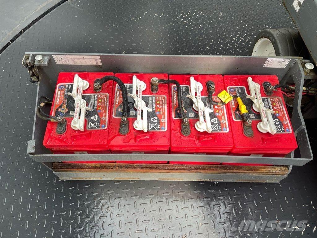 SkyJack SJ3219 رافعات مقصية الشكل