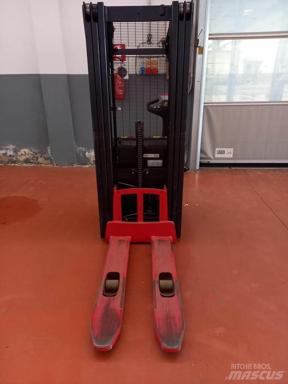 Hyster S1.2 معدات التكديس الجوالة