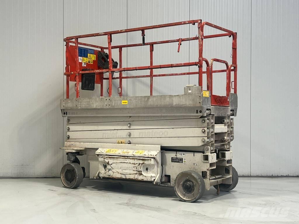 JLG 2646 ES رافعات مقصية الشكل