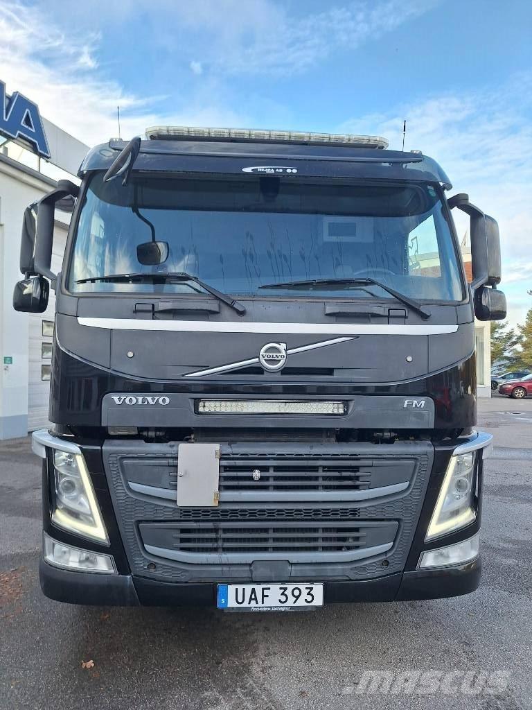 Volvo FM  6x2 شاحنات الرافعات
