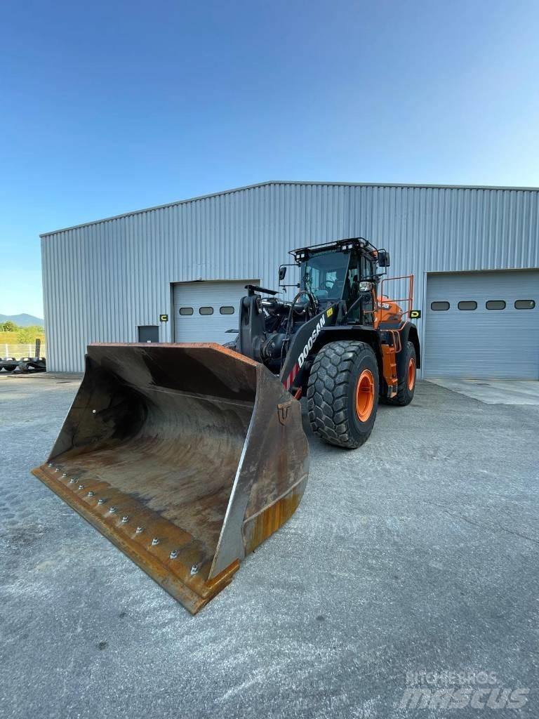Doosan DL 320-7 لوادر بعجل