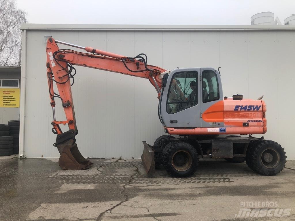 Fiat-Kobelco E 145 W حفارات بعجل