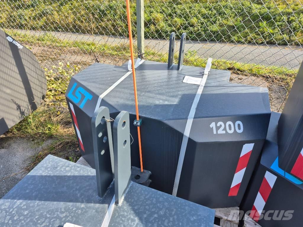 LST Frontvikt 1200kg ماكينات زراعية أخرى