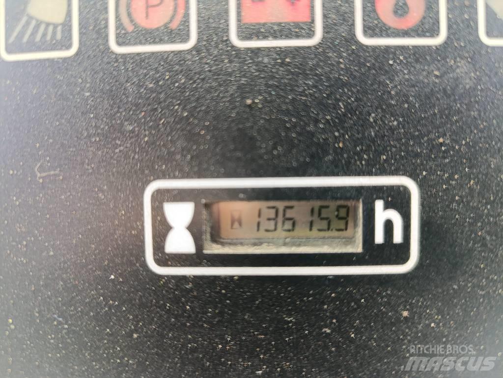 Hanomag 15 F لوادر بعجل