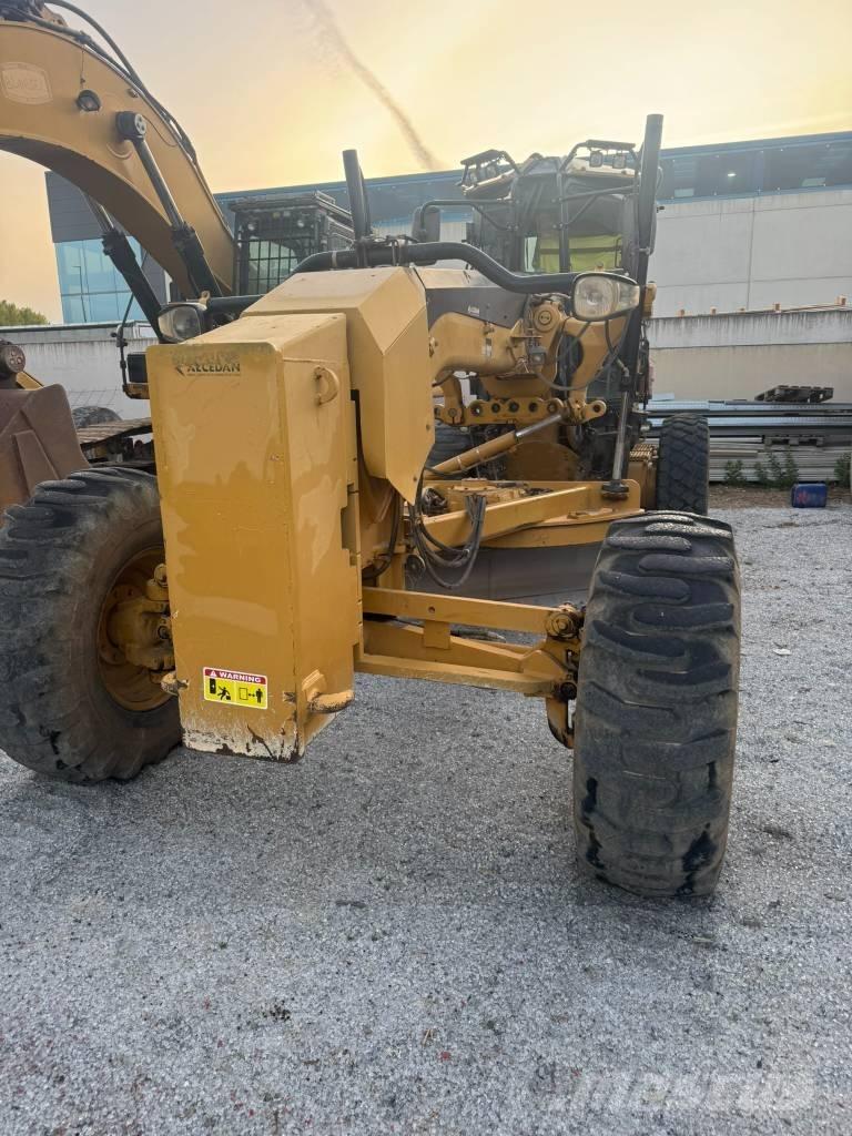 CAT 140 M معدات تمهيد الطرق