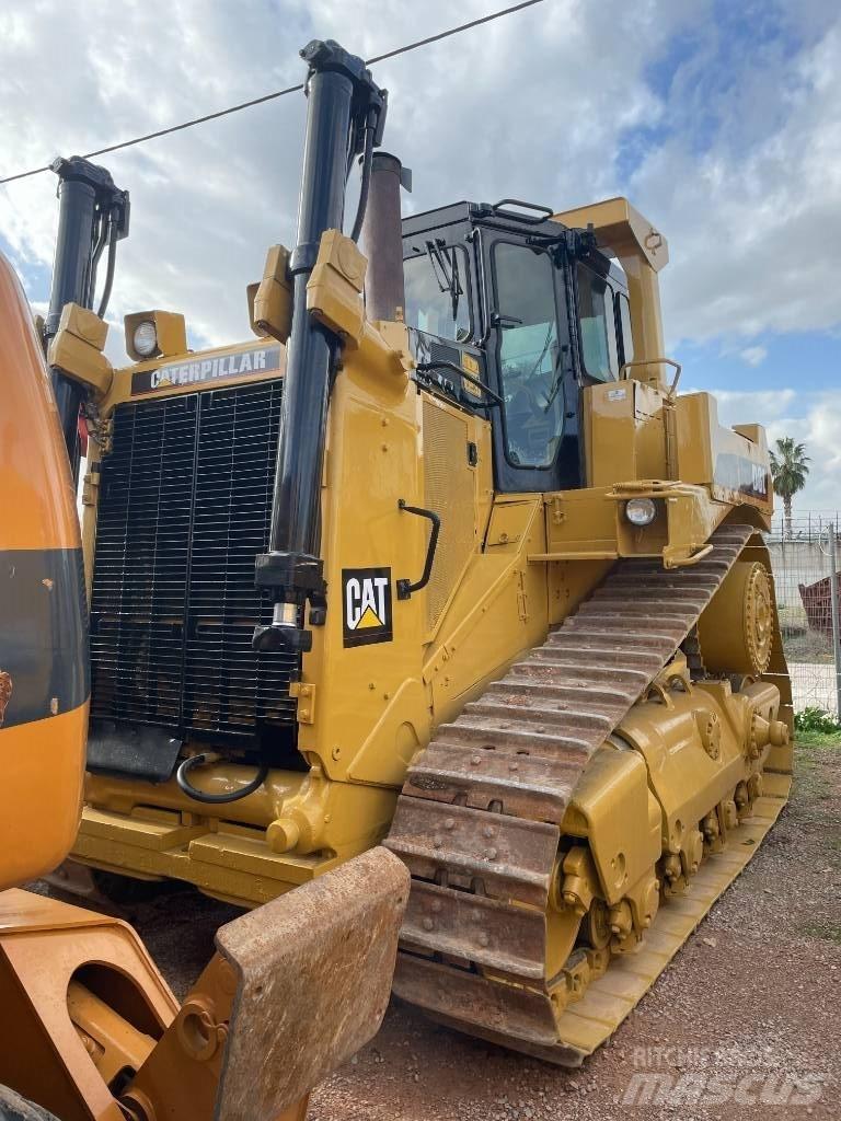 CAT D8L بلدوزرات مجنزرة