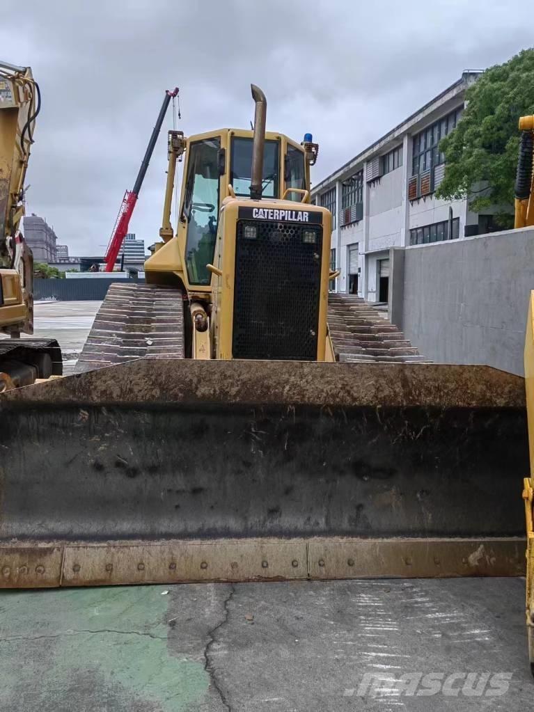 CAT D5N بلدوزرات مجنزرة