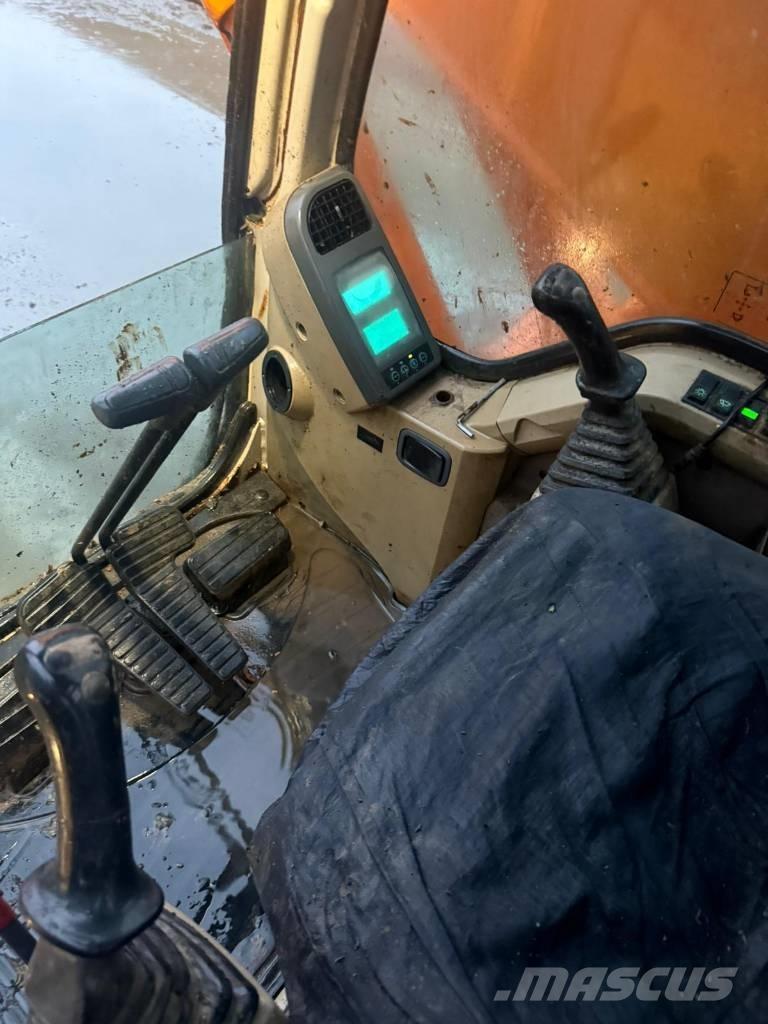 Doosan DX 140 LC حفارات زحافة