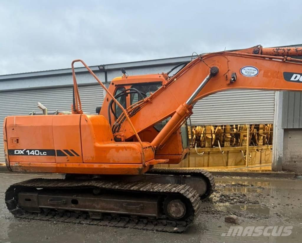 Doosan DX 140 LC حفارات زحافة