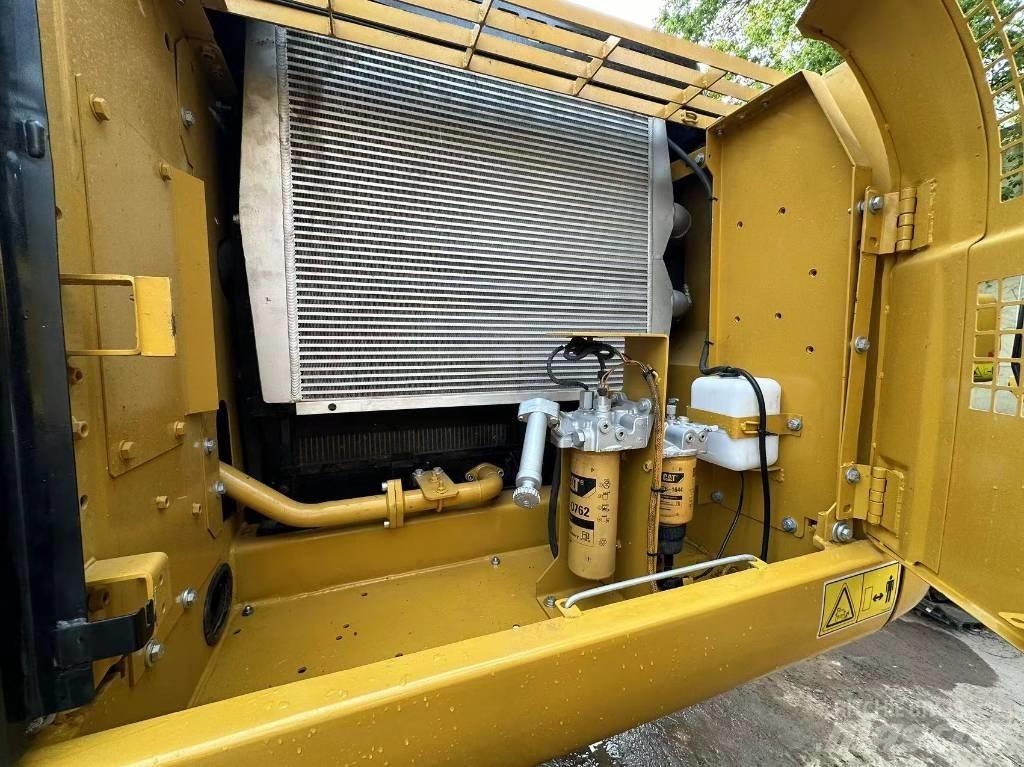 CAT 329 D حفارات زحافة