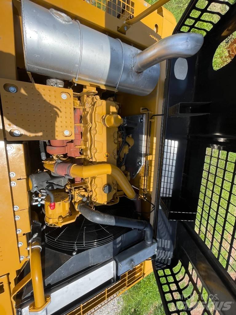 CAT 329 D حفارات زحافة