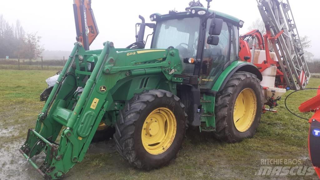 John Deere 6110 R الجرارات
