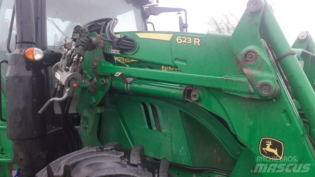 John Deere 6110 R الجرارات