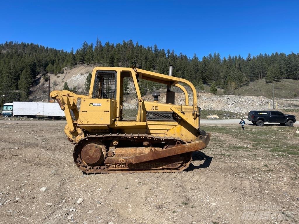 DEERE 850 بلدوزرات مجنزرة