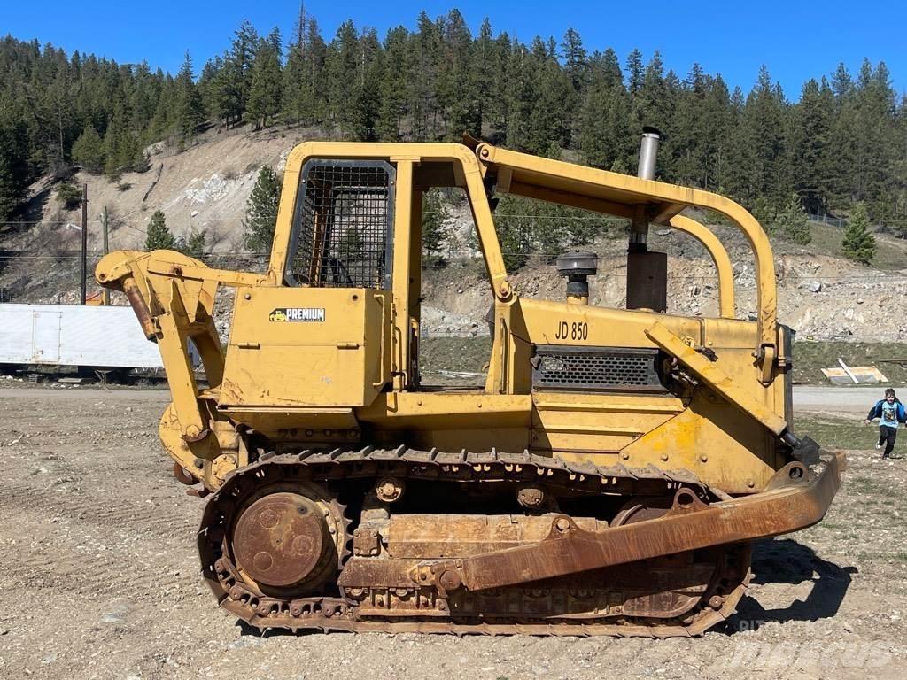 DEERE 850 بلدوزرات مجنزرة