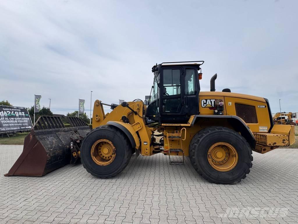 CAT 938 M لوادر بعجل