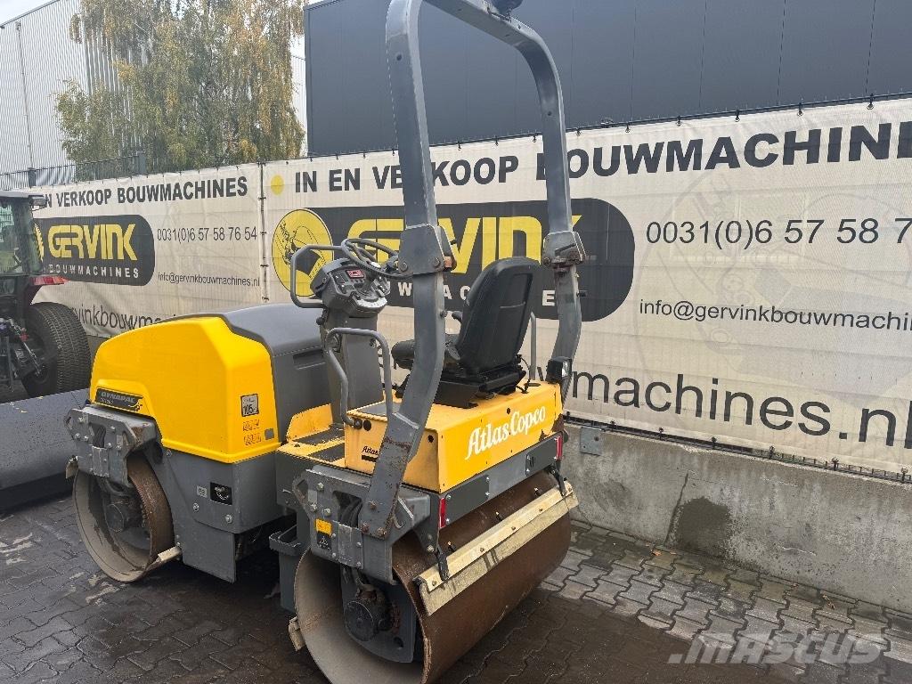 Dynapac CC 1200 مداحل ثنائية الاسطوانة