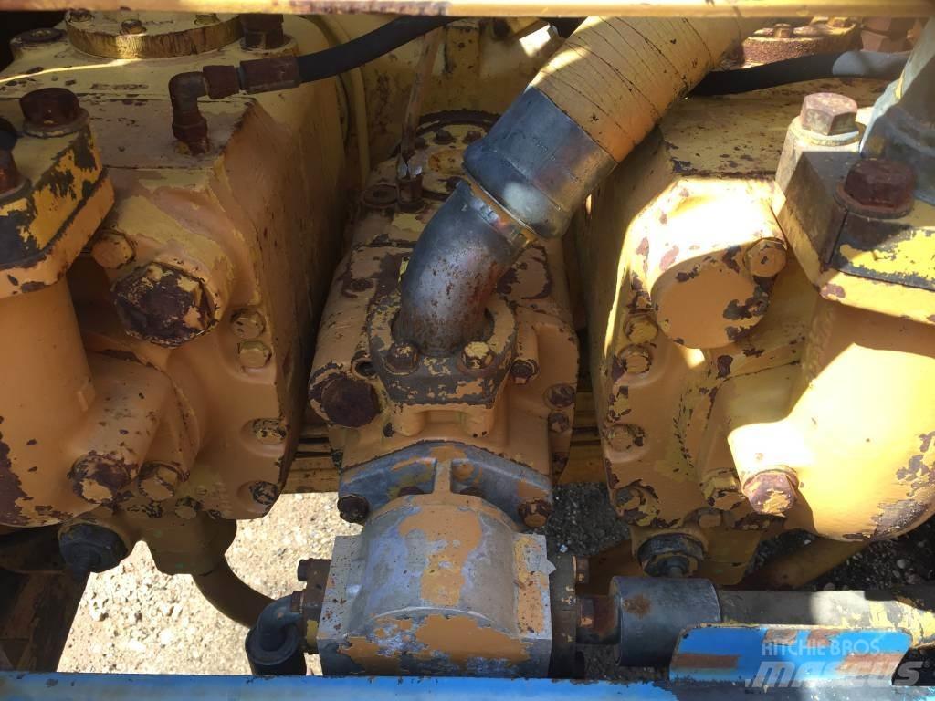 CAT 245 D ME حفارات زحافة