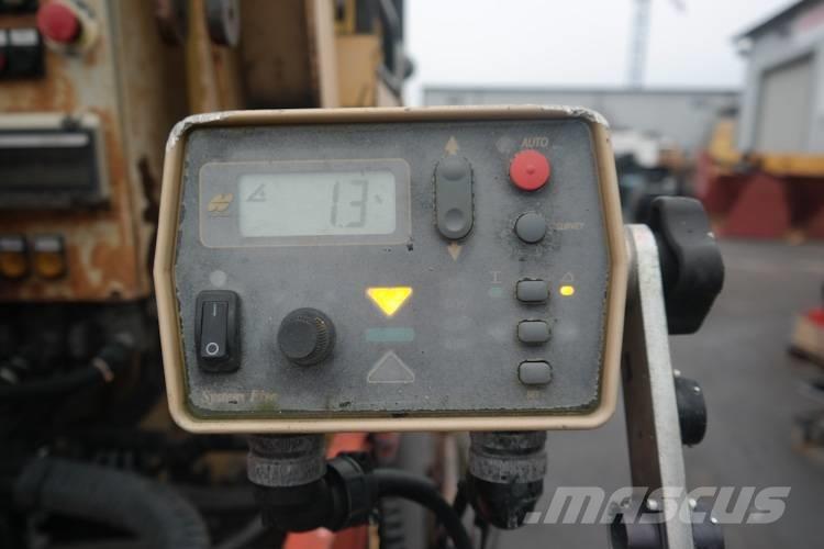 Dynapack F121 4WD معدات السفلتة