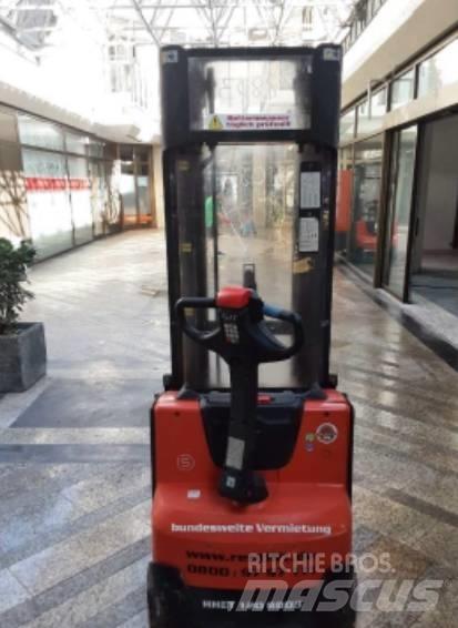 Toyota BT SWE 120L شاحنات مناولة ذات منصة نقالة يدوية