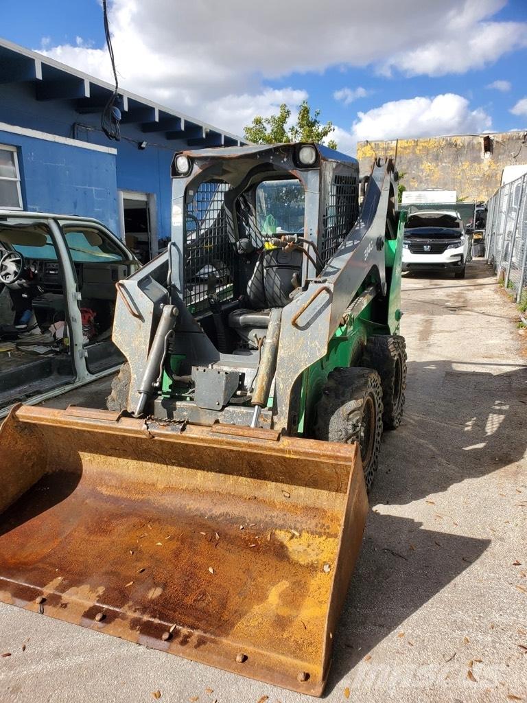 John Deere 314G لوادر انزلاقية التوجيه