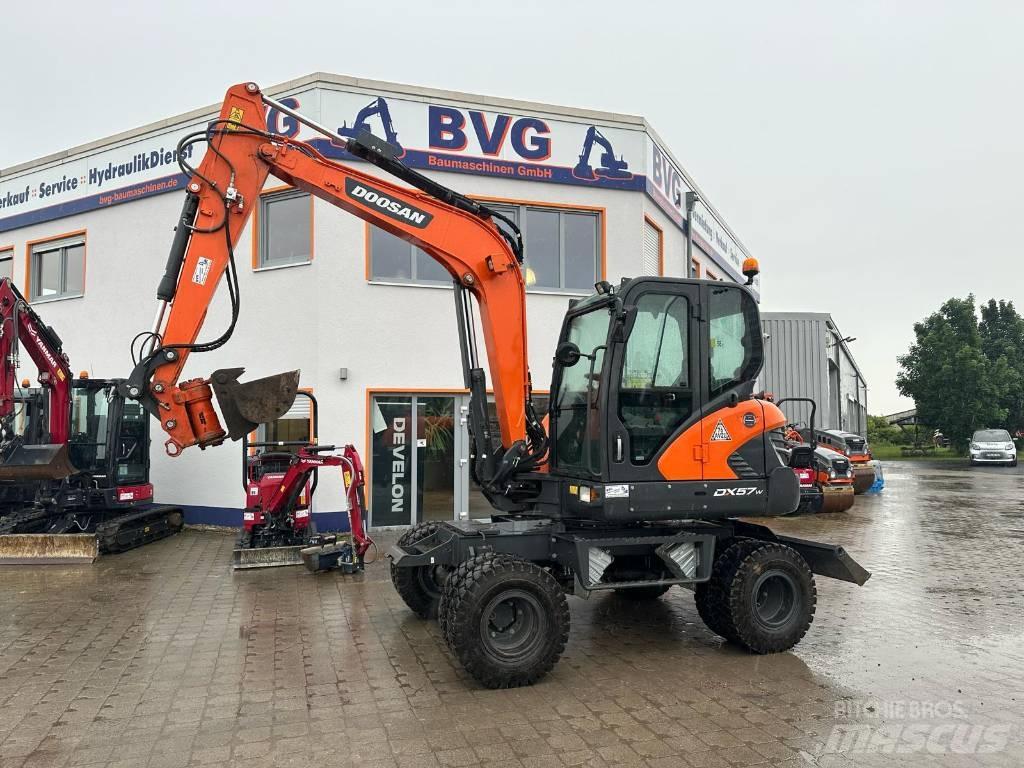 Doosan DX 57 W-5 حفارات بعجل