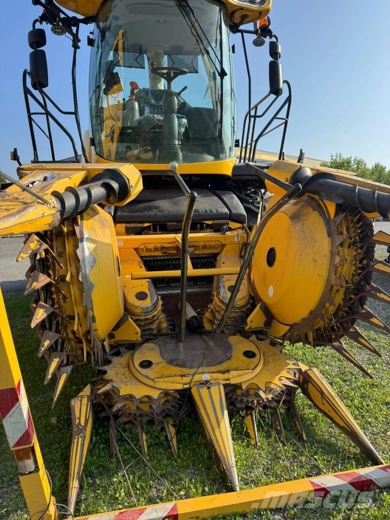 New Holland FR 600 علافات ذاتية الدفع