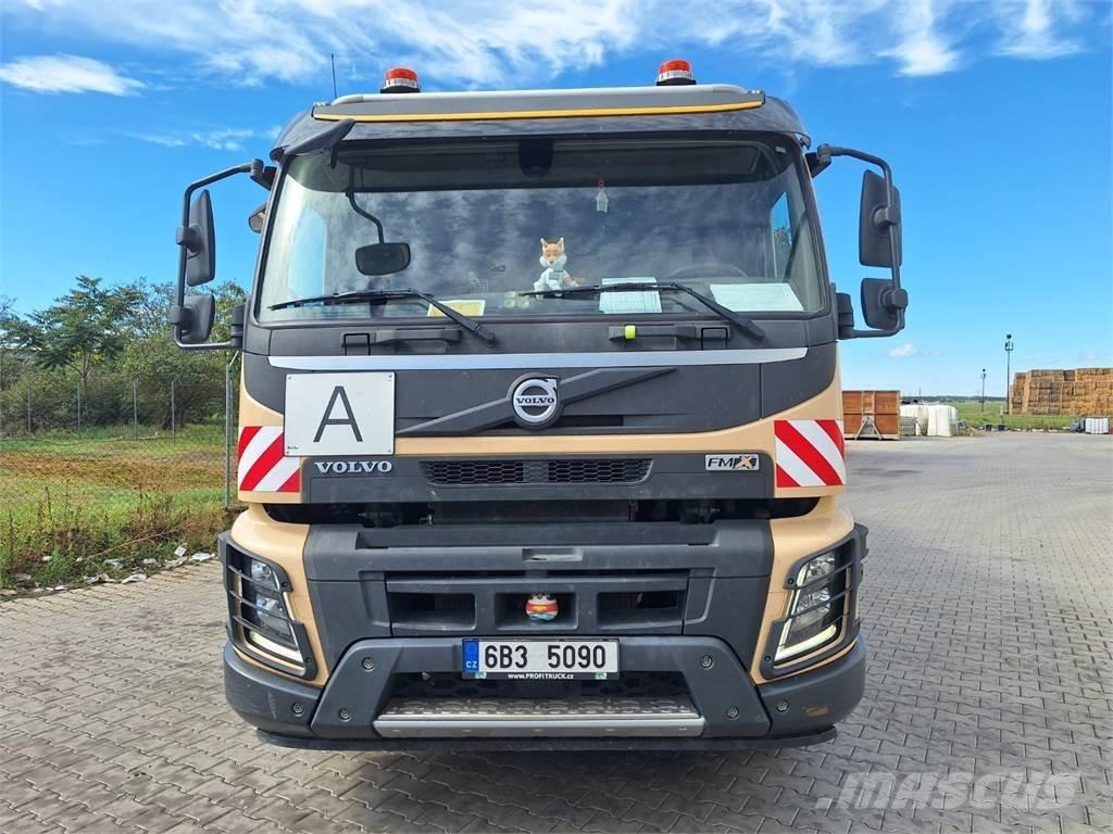 Volvo FMX 380 6X2 شاحنات بمقصورة وهيكل