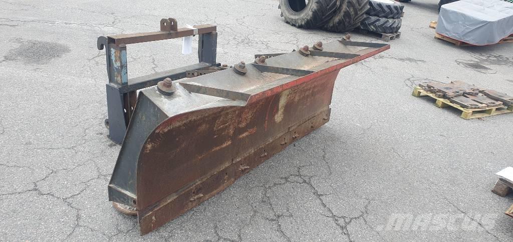Vreten K2400 حراثات ونصول الجليد