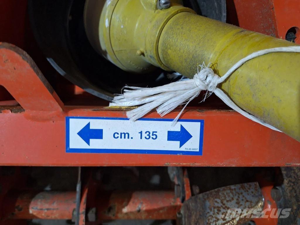 Kubota B2150 معدات المواد - غير ذلك