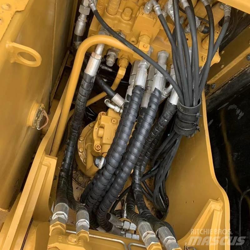 CAT 312 D حفارات زحافة