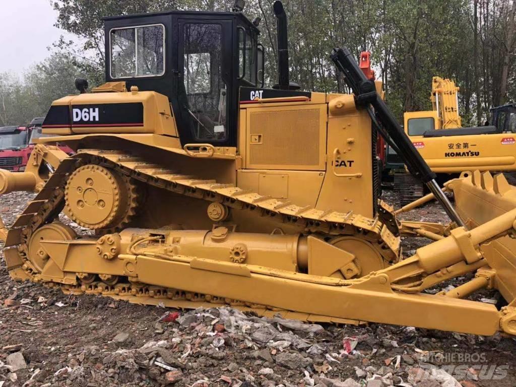 CAT D 6 H بلدوزرات مجنزرة