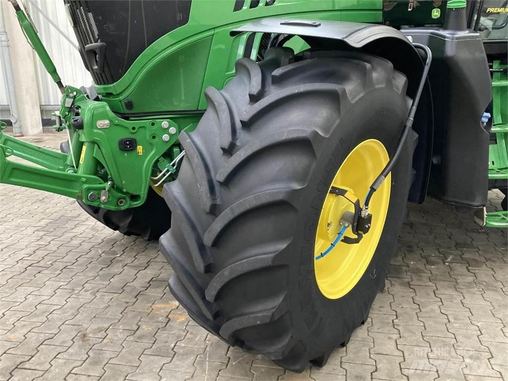 John Deere 6175R الجرارات