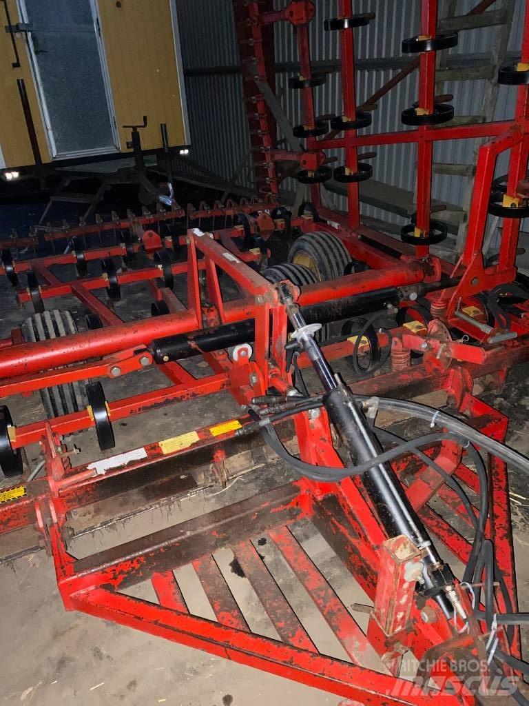 Väderstad NZ 740 الكاسحات وقلابات التربة ذات المحركات