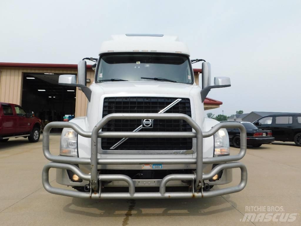 Volvo VNL وحدات الجر