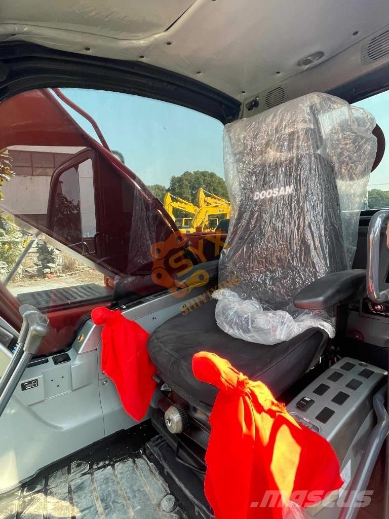 Doosan DX 225 LC حفارات زحافة