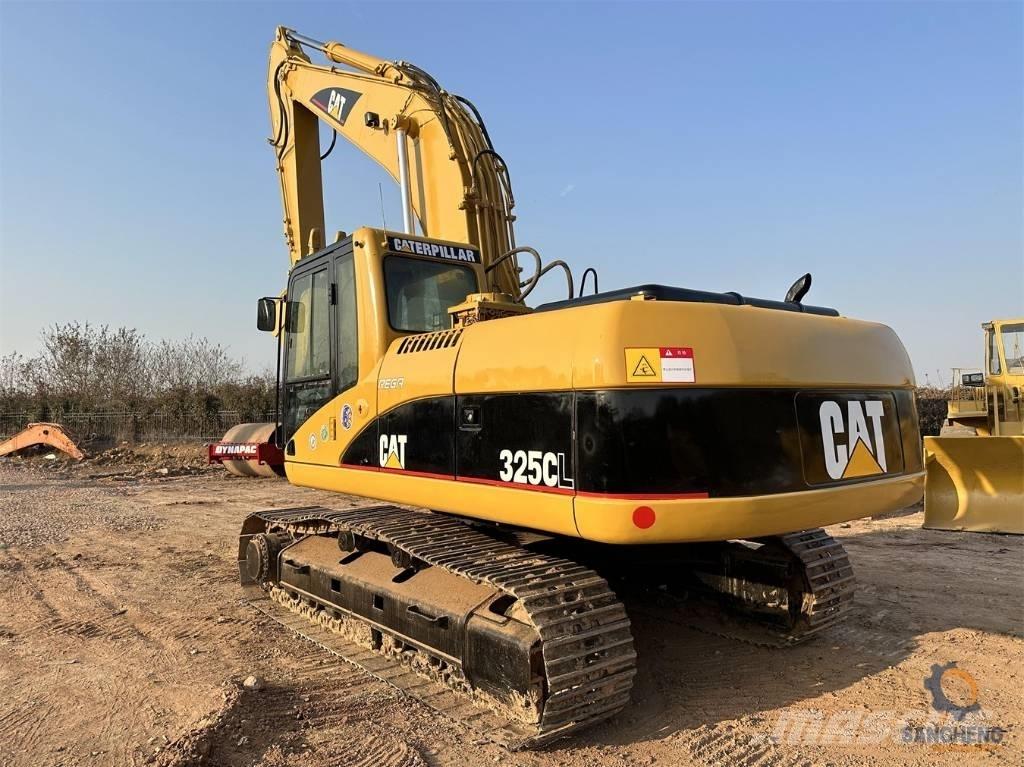 CAT 325 C حفارات زحافة