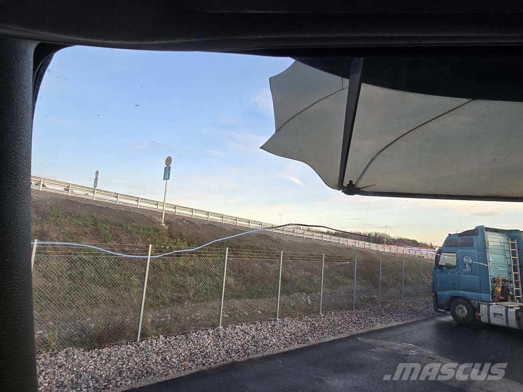 Volvo FM 330 شاحنات ذات هيكل صندوقي