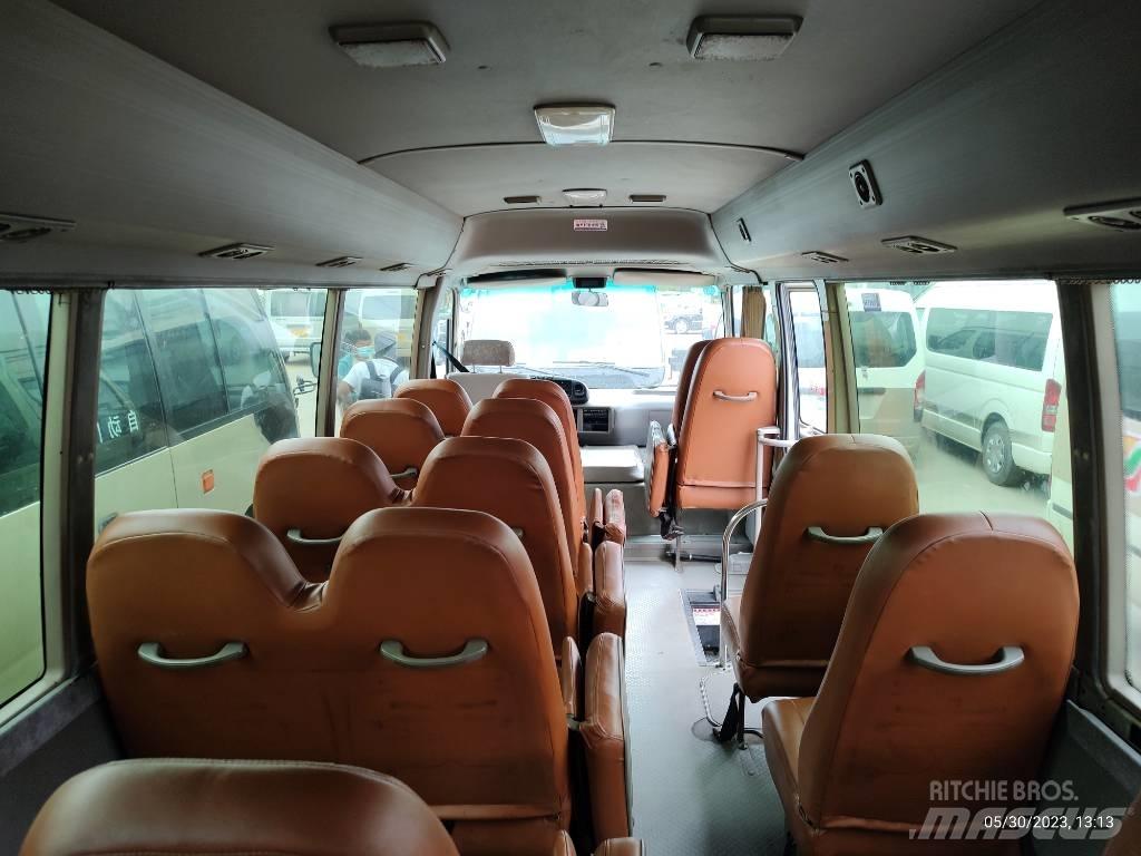 Toyota Coaster حافلة داخل المدينة