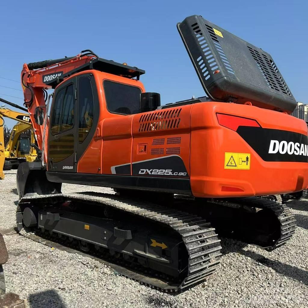 Doosan 225LC-9c حفارات زحافة