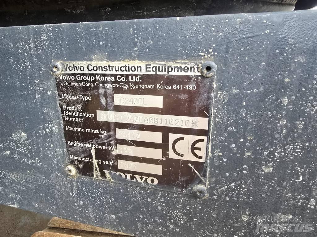 Volvo EC 240 C حفارات زحافة