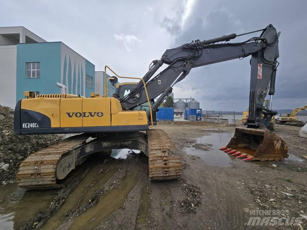 Volvo EC 240 C حفارات زحافة