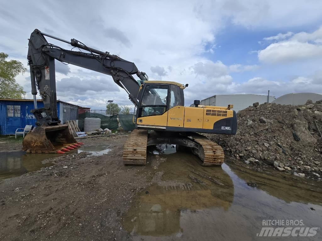 Volvo EC 240 C حفارات زحافة