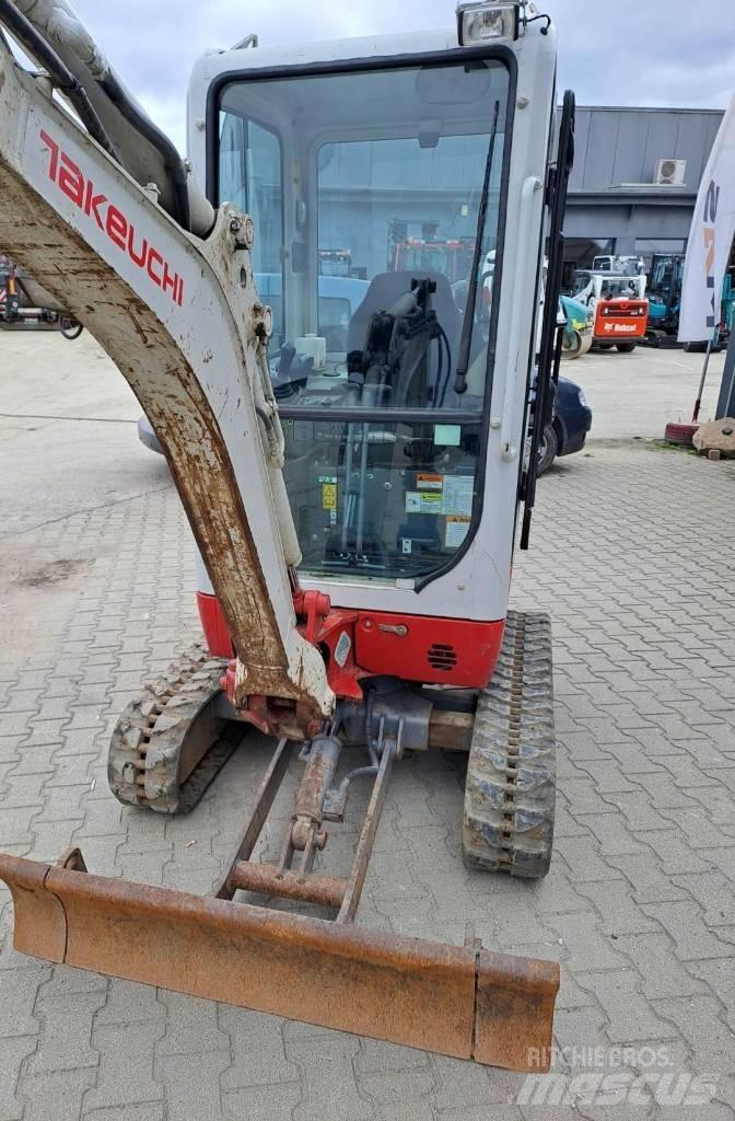 Takeuchi TB 216 حفارات صغيرة أقل من 7 طن (حفارات صغيرة)