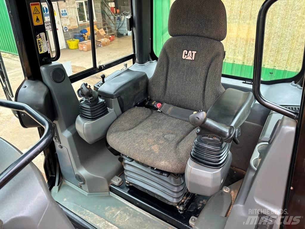 CAT D 6 K 2 LGP بلدوزرات مجنزرة