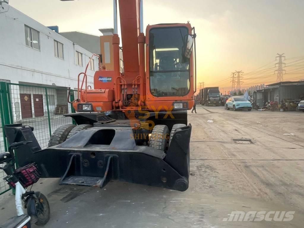 Doosan DH210W-7 حفارات بعجل