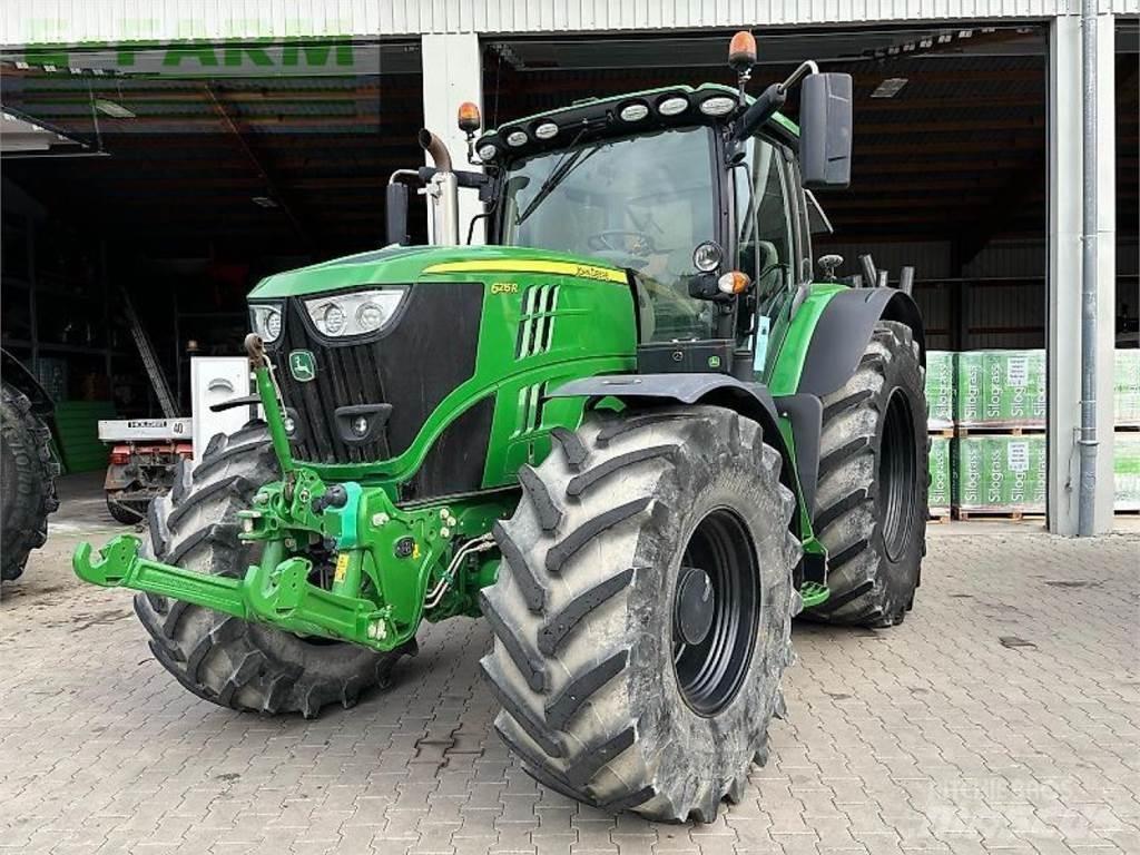 John Deere 6215 r الجرارات