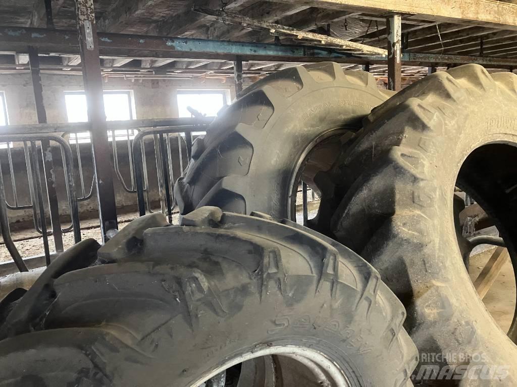 New Holland TM 150 الجرارات