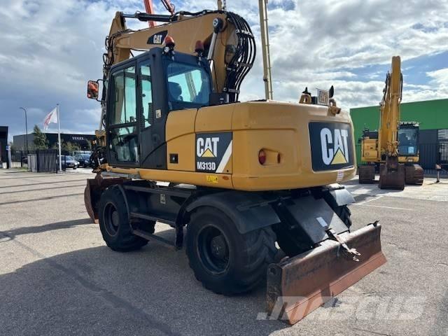 CAT M 313 D حفارات بعجل